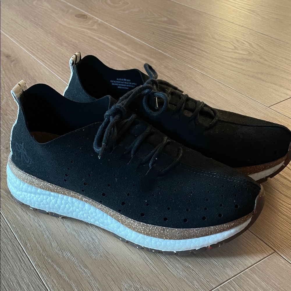 Women’s Black Suede OTBT Alstead Sneaker ~ size 9